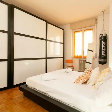 Spacious With Balcony By Navigli Apartment *