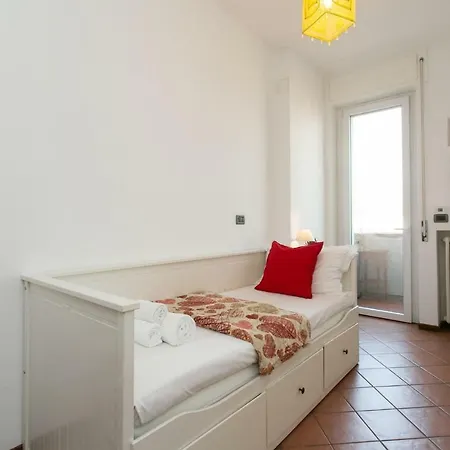 Apartment Spacious With Balcony By Navigli *