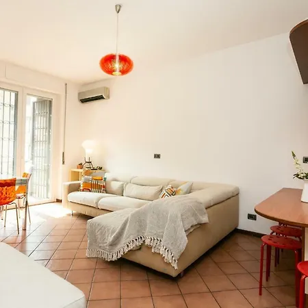 Spacious With Balcony By Navigli *