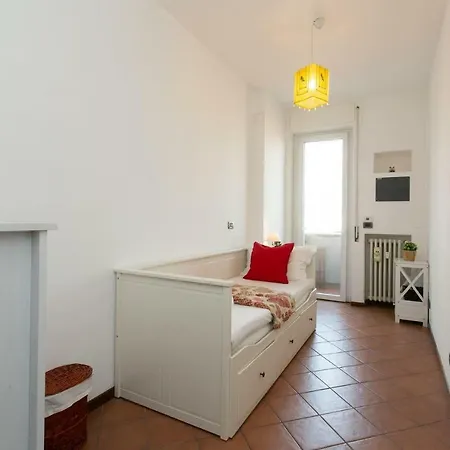 Spacious With Balcony By Navigli Appartement