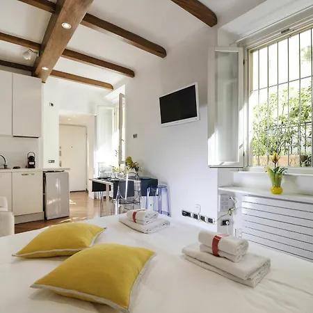 Apartment At Heart Of - Manzoni *