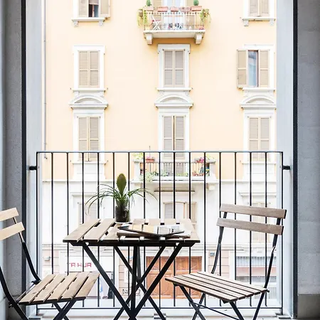 Joivy Sunny 1-bed Flat With Balcony * Milan