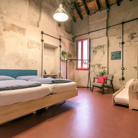 Un Posto A - All'interno Di Cascina Del 700 *