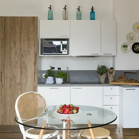 Correggio Apartment *