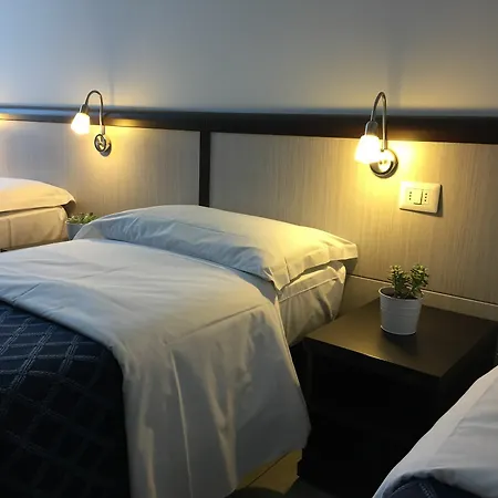 Hotel Av 2*