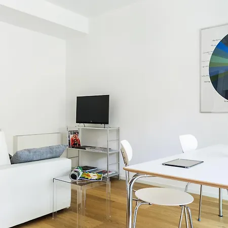 Joivy Stylish 1-bedroom Flat ميلان