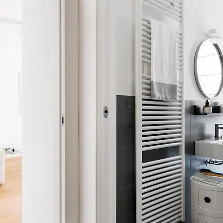 Joivy Stylish 1-bedroom Flat ميلان