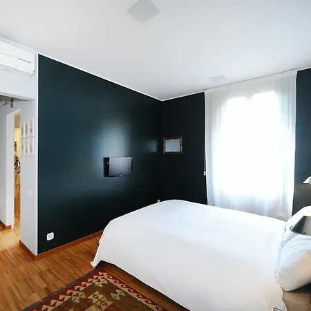 Urban District - Isola Exclusive 1br *