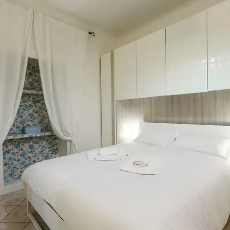 Pastrengo B Flat Apartment *