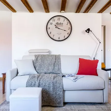 Daire Altido Cozy Apt For 4 Close To Basilica Di Sant'ambrogio