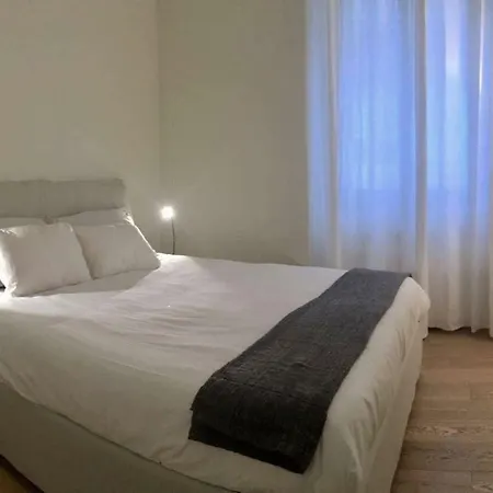 Joivy 1br In Isola With Stunning View To Bosco Verticale 아파트