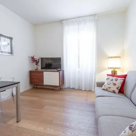 Joivy 1br In Isola With Stunning View To Bosco Verticale 밀라노