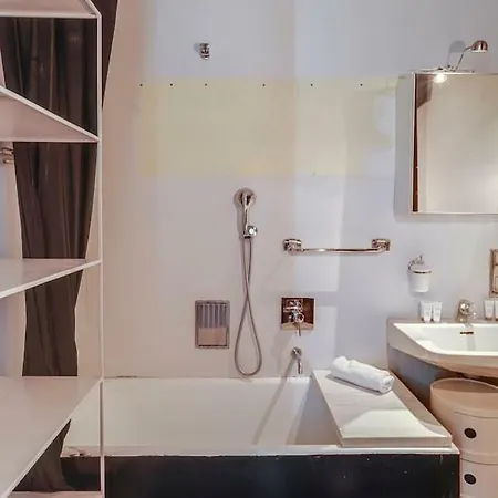 Apartment Guesthero - Duomo M3 Milan