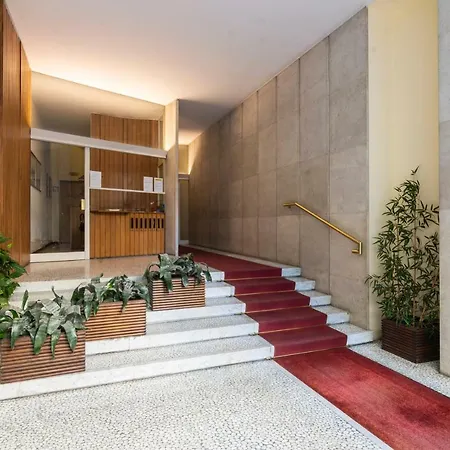 5 Bedrooms In The City Center *