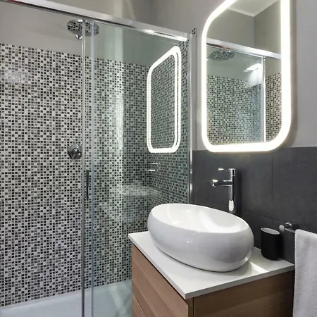 5 Bedrooms In The City Center *