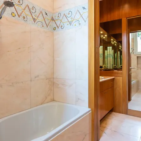 5 Bedrooms In The City Center * Milán