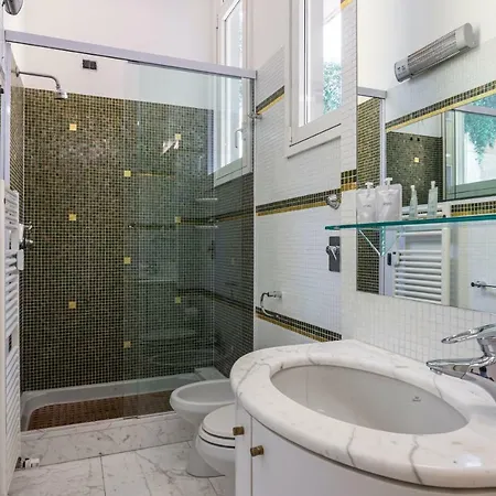 5 Bedrooms In The City Center *