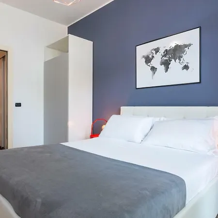 5 Bedrooms In The City Center Apartment *