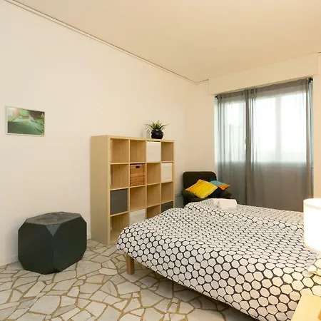 The Rent - Maciachini Two Bedroom *