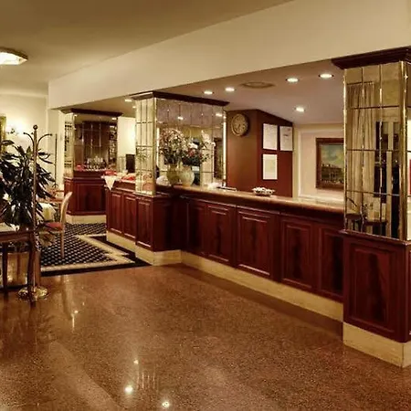 Alga Hotel 3*