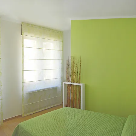 Hostmate - - Vespri Siciliani Milan