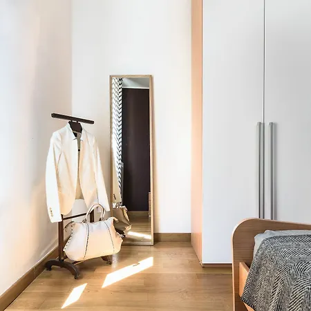 Homeathotel - Naviglio Pavese Apartment 2*