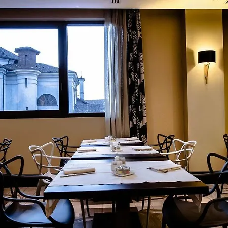 Uptown Palace 4*