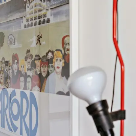 米兰岛小住公寓 *