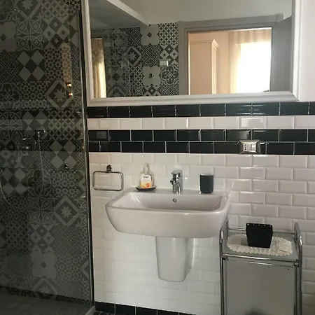 فندق مبيت وإفطار Zonatortona *