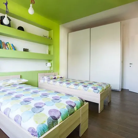 Lush Contemporary Flat, Wonderful With 3 Bedrooms, 6 Guests * Milano