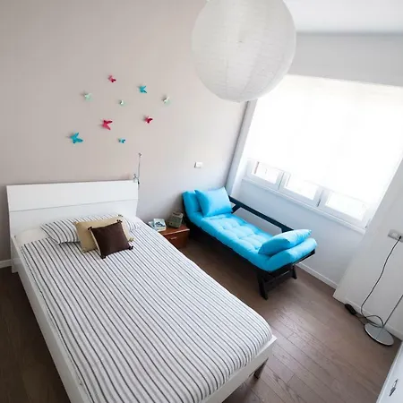 Daire Lush Contemporary Flat, Wonderful With 3 Bedrooms, 6 Guests