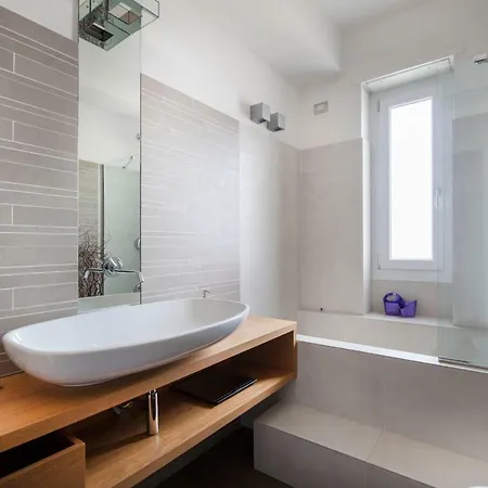 Appartamento Lush Contemporary Flat, Wonderful And Wide Home With 3 Bedrooms, 6 Guests, By Houseinmilano