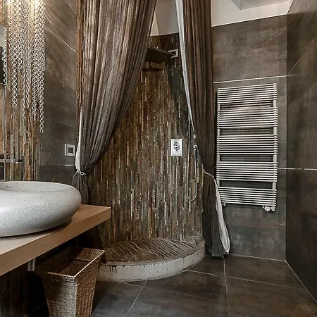 Luxury Apartment *