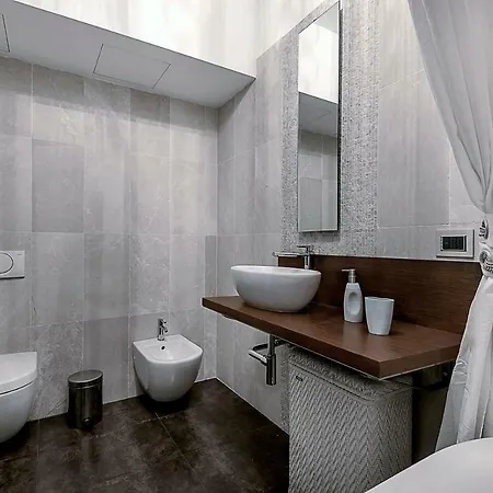Luxury Apartment *