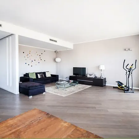 Lush Contemporary Flat, Wonderful And Wide Home With 3 Bedrooms, 6 Guests, By Houseinmilano Appartamento *