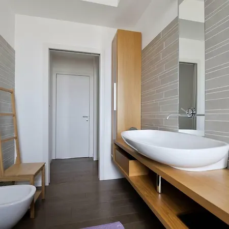 Appartamento Lush Contemporary Flat, Wonderful And Wide Home With 3 Bedrooms, 6 Guests, By Houseinmilano *