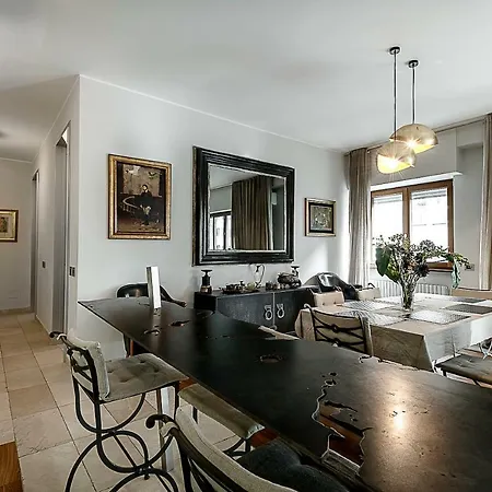 Luxury Apartment *