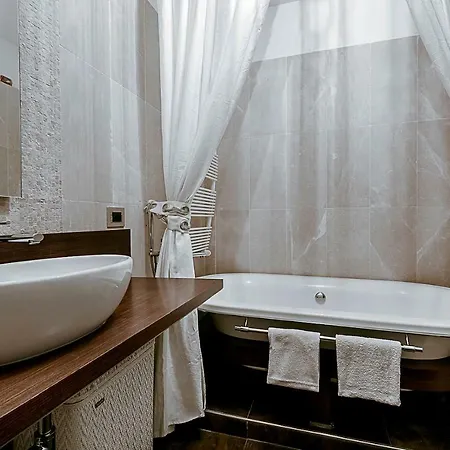 Luxury Apartment *