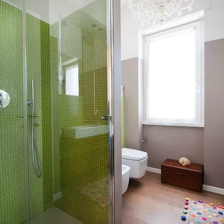 Daire Lush Contemporary Flat, Wonderful With 3 Bedrooms, 6 Guests Milano
