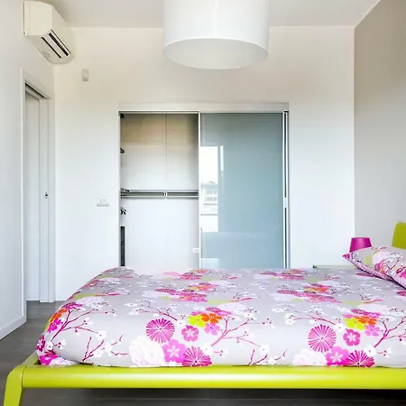 Lush Contemporary Flat, Wonderful And Wide Home With 3 Bedrooms, 6 Guests, By Houseinmilano * Milano