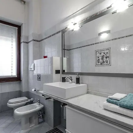 Darsena Apartment, 6 Guests, 2 Bdr, Neighborhood, Navigli شقة