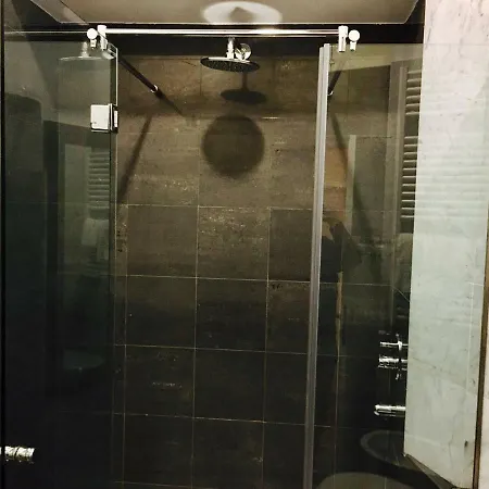 Room Apartment *