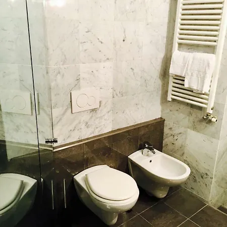 Room Apartment *