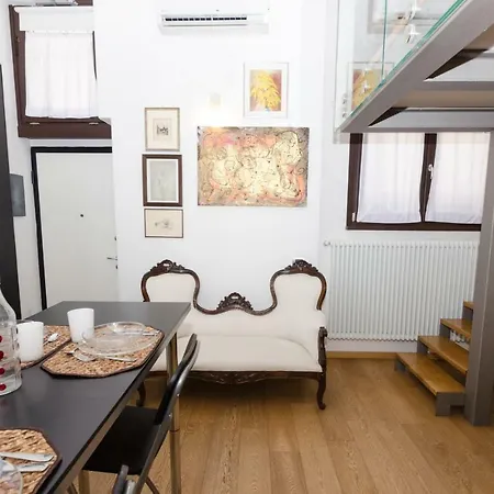 Design Loft Porta Romana 公寓 *