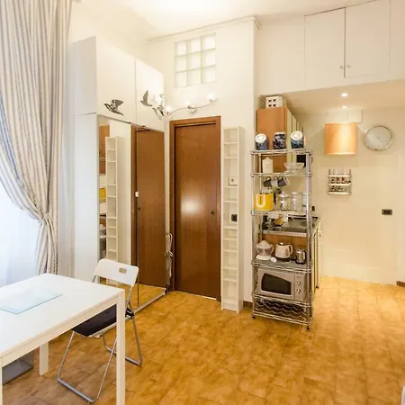 Cozy Central Studio - Porta Romana Apartment