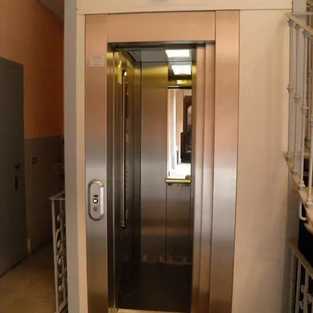 米兰屋顶小屋公寓 *