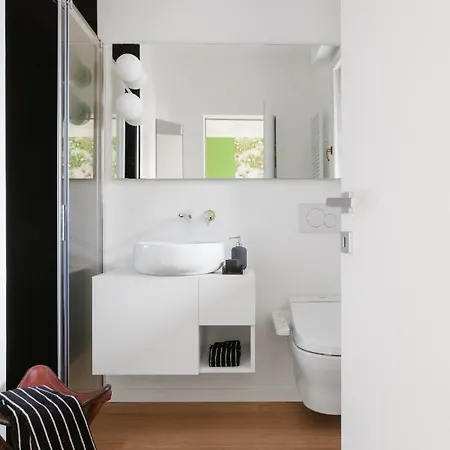 米兰岛小住公寓 *