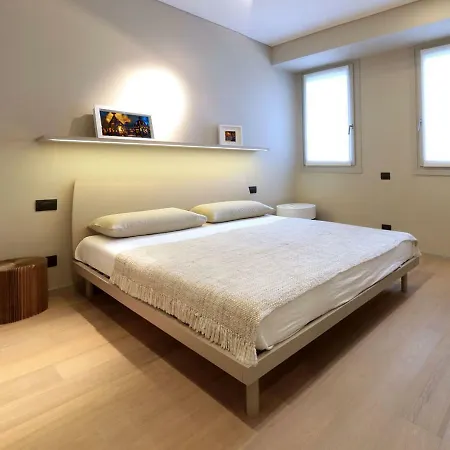 Porta Romana #2 شقة