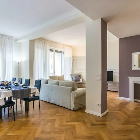 Hemeras Boutique Homes - Large Design Near Duomo Cathedral Apartment *
