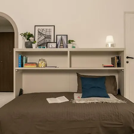 Next Stop - Station Apartment